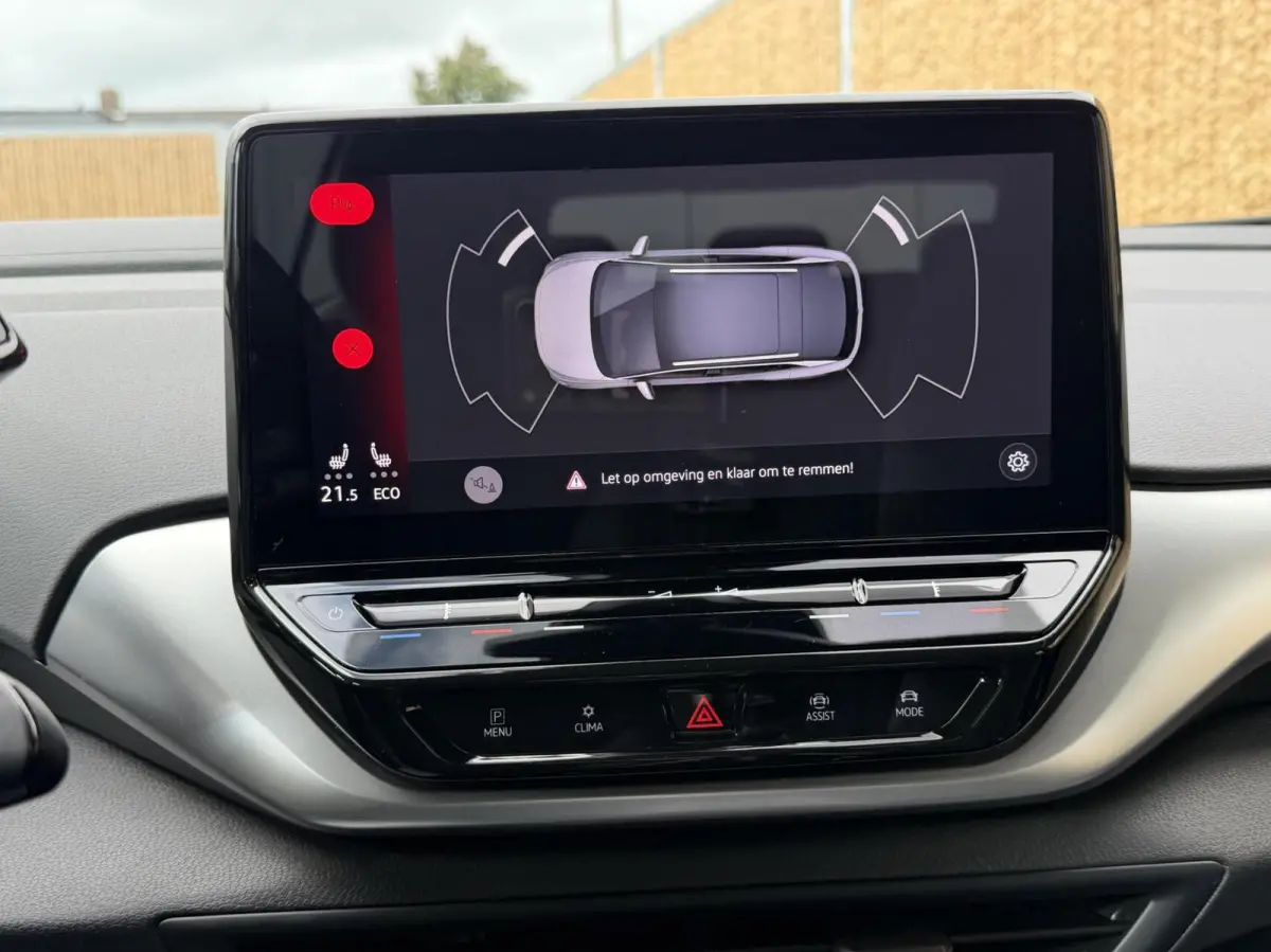 Life 77 kWh Warmtepomp | 20 inch velgen | LED verlichting | Navigatiesysteem | Apple CarPlay/Android Auto | Cruise control adaptief | Climate control | Voorstoelen verwarmd | Parkeersensoren