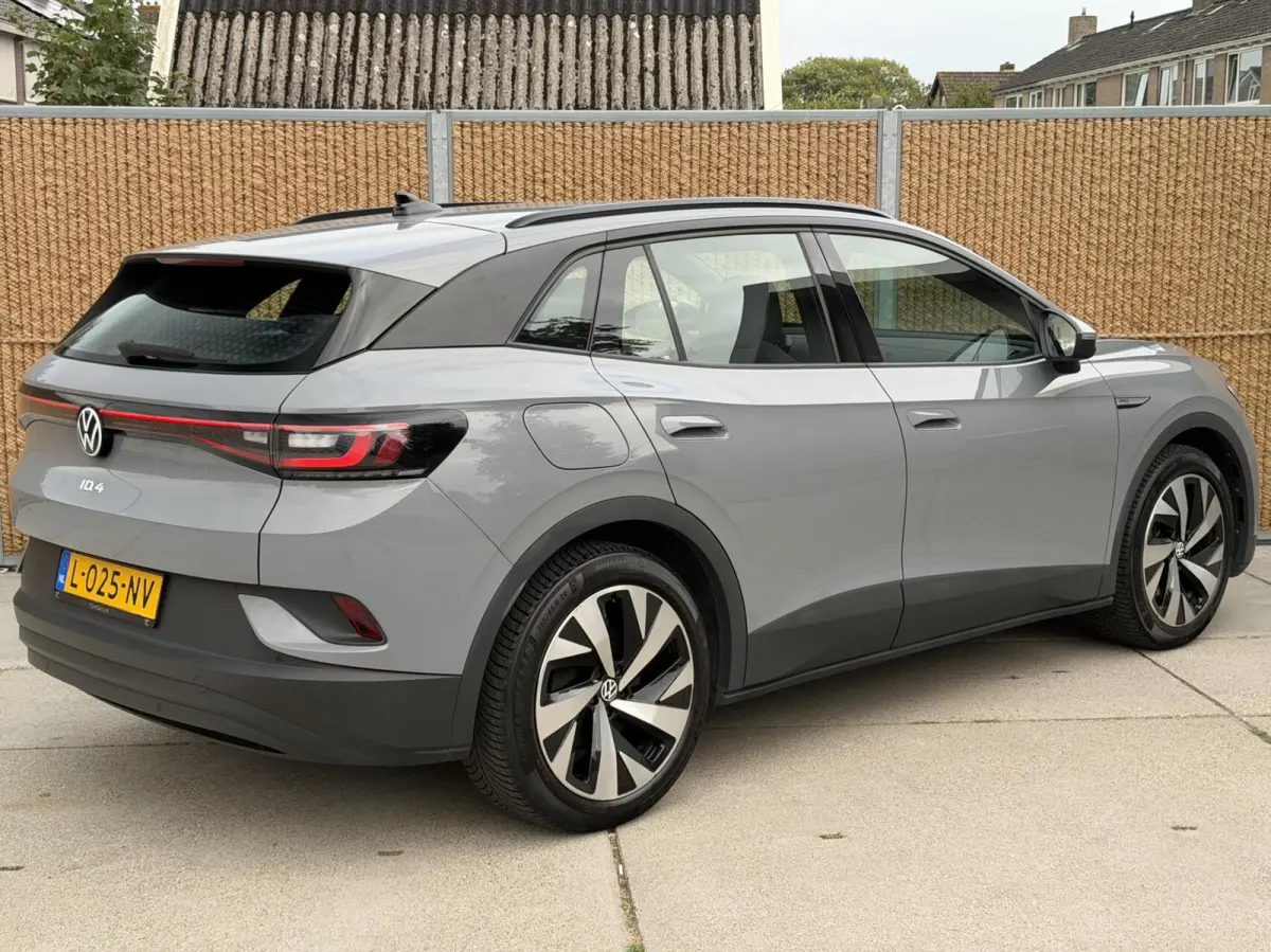 Life 77 kWh Warmtepomp | 20 inch velgen | LED verlichting | Navigatiesysteem | Apple CarPlay/Android Auto | Cruise control adaptief | Climate control | Voorstoelen verwarmd | Parkeersensoren