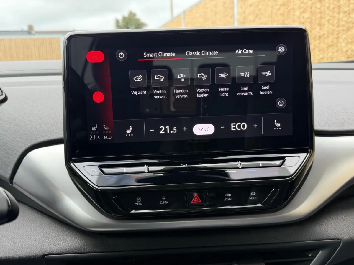 Life 77 kWh Warmtepomp | 20 inch velgen | LED verlichting | Navigatiesysteem | Apple CarPlay/Android Auto | Cruise control adaptief | Climate control | Voorstoelen verwarmd | Parkeersensoren