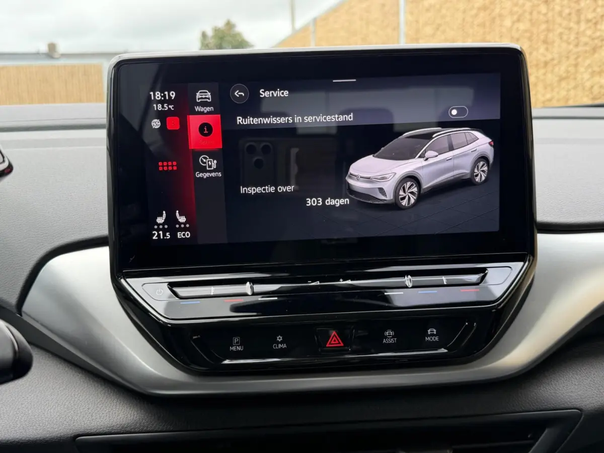 Life 77 kWh Warmtepomp | 20 inch velgen | LED verlichting | Navigatiesysteem | Apple CarPlay/Android Auto | Cruise control adaptief | Climate control | Voorstoelen verwarmd | Parkeersensoren