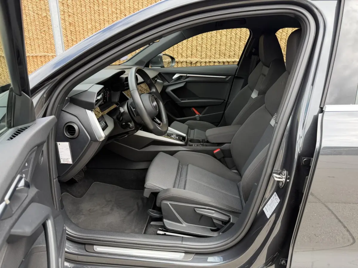 30 TFSI Advanced edition Automaat | Apple CarPlay/Android Auto | Navigatiesysteem | 17 inch lichtmetalen velgen | DAB ontvanger | LED verlichting | Cruise control | Rijstrooksensor | Parkeer