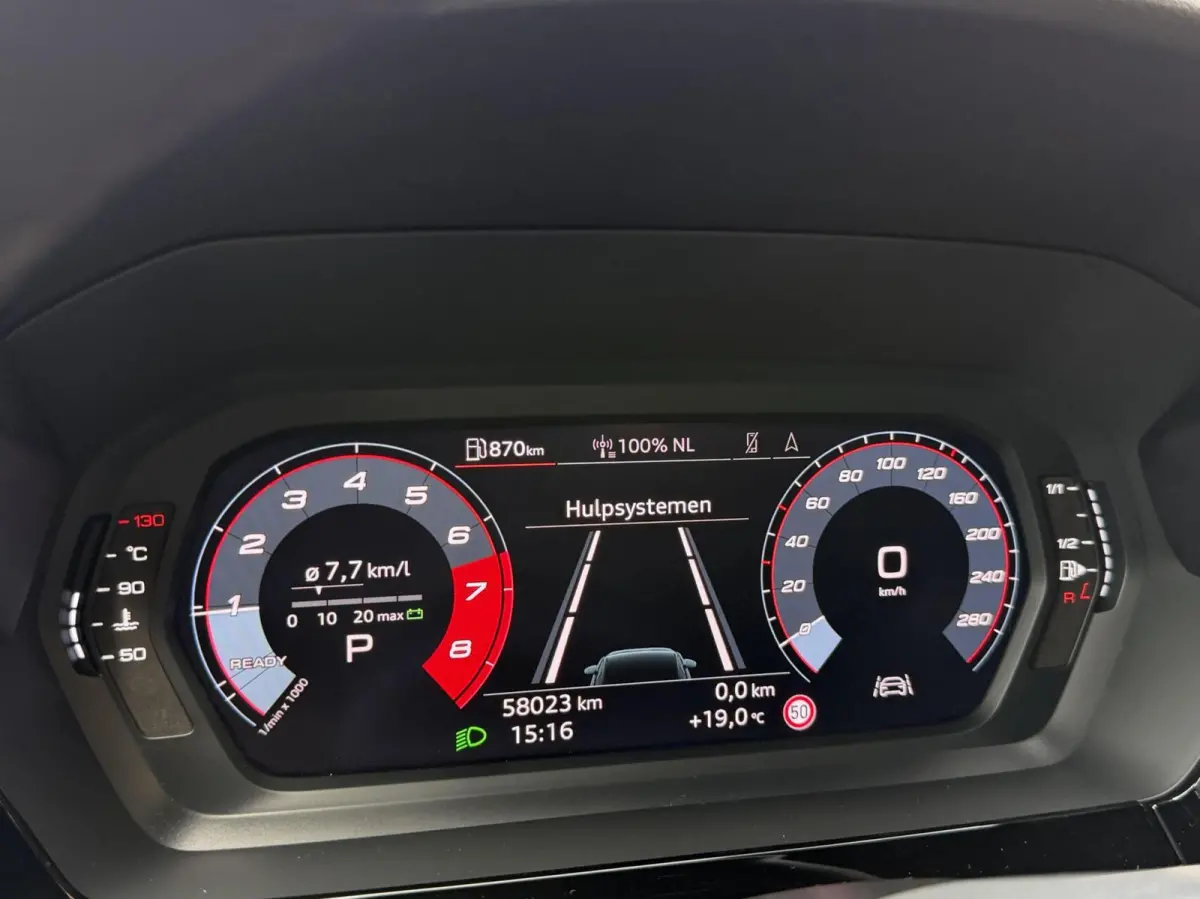 30 TFSI Advanced edition Automaat | Apple CarPlay/Android Auto | Navigatiesysteem | 17 inch lichtmetalen velgen | DAB ontvanger | LED verlichting | Cruise control | Rijstrooksensor | Parkeer