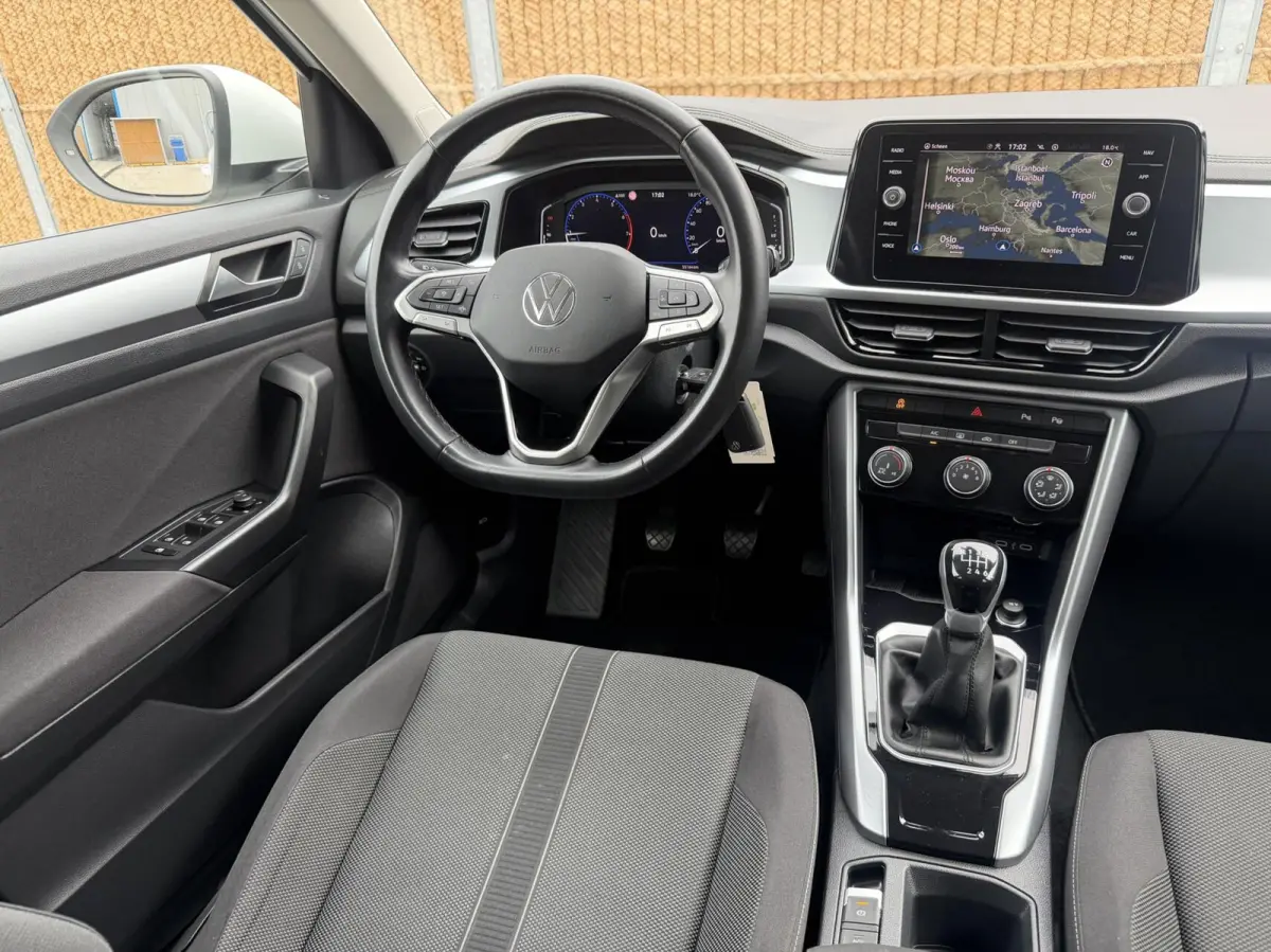 1.0 TSI Life 75 Edition Achteruitrijcamera | LED verlichting | Parkeersensoren voor en achter | Airconditioning | Cruise control adaptief | Apple CarPlay/Android Auto | Rijstrooksensor | DAB