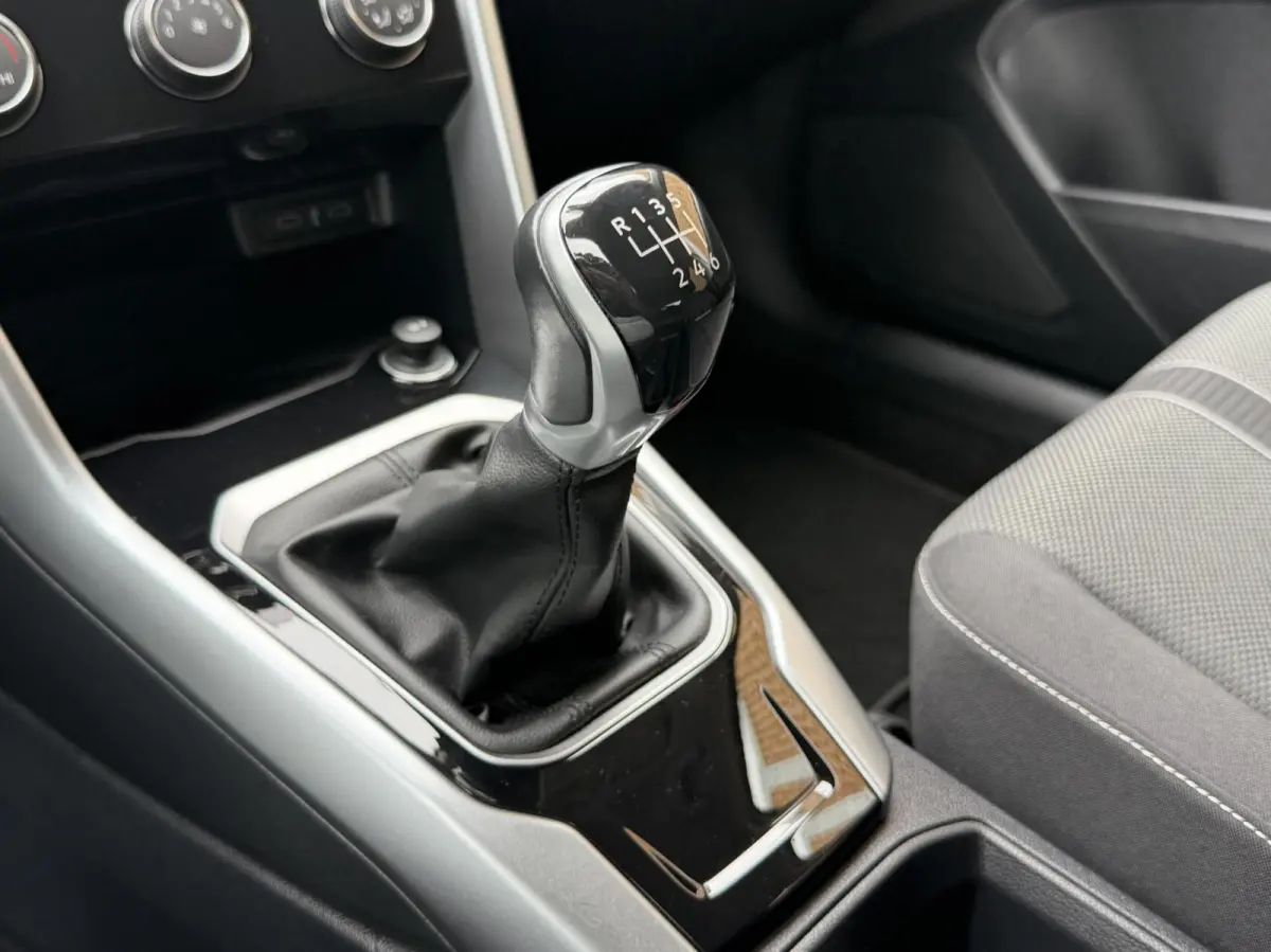 1.0 TSI Life 75 Edition Achteruitrijcamera | LED verlichting | Parkeersensoren voor en achter | Airconditioning | Cruise control adaptief | Apple CarPlay/Android Auto | Rijstrooksensor | DAB