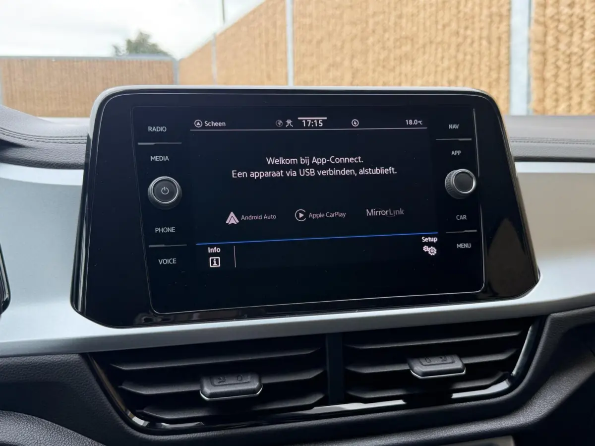 1.0 TSI Life 75 Edition Achteruitrijcamera | LED verlichting | Parkeersensoren voor en achter | Airconditioning | Cruise control adaptief | Apple CarPlay/Android Auto | Rijstrooksensor | DAB