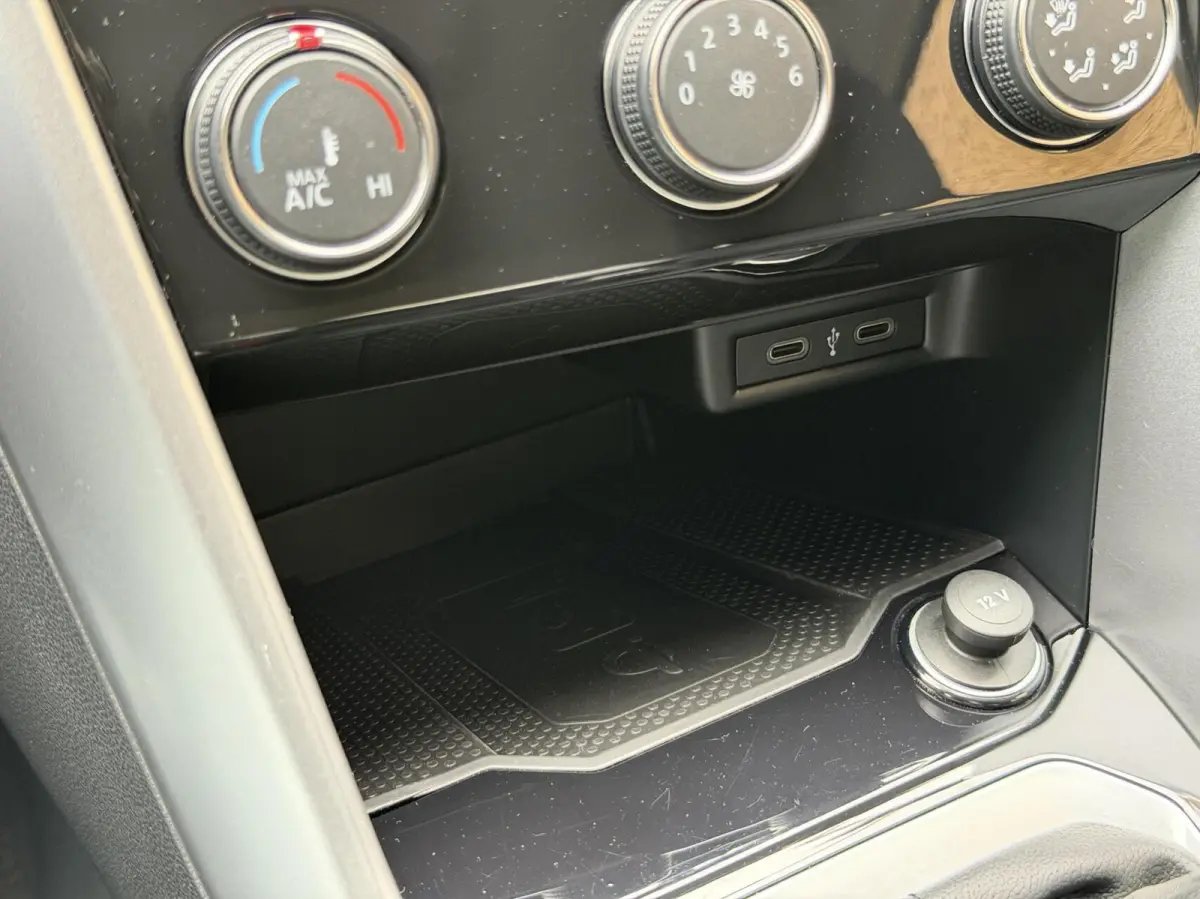 1.0 TSI Life 75 Edition Achteruitrijcamera | LED verlichting | Parkeersensoren voor en achter | Airconditioning | Cruise control adaptief | Apple CarPlay/Android Auto | Rijstrooksensor | DAB