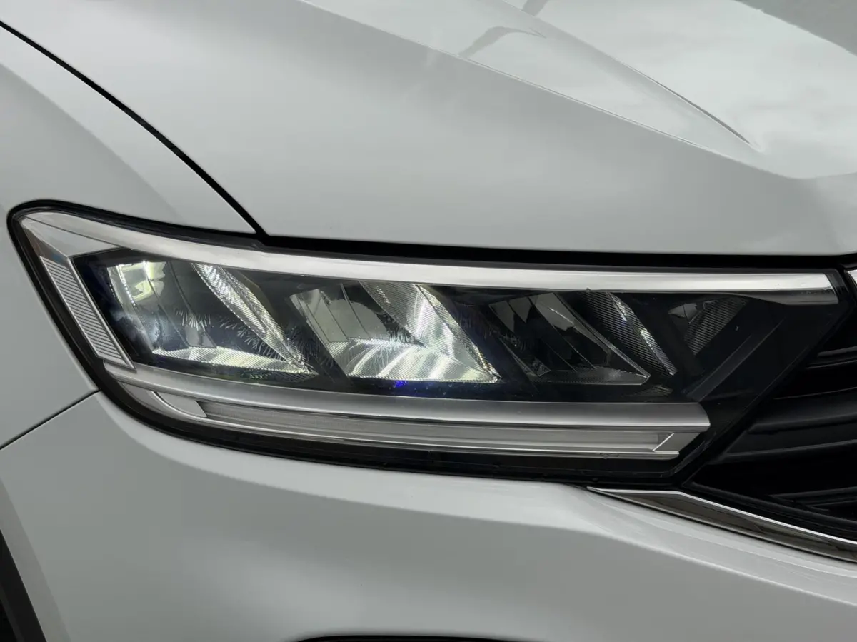 1.0 TSI Life 75 Edition Achteruitrijcamera | LED verlichting | Parkeersensoren voor en achter | Airconditioning | Cruise control adaptief | Apple CarPlay/Android Auto | Rijstrooksensor | DAB