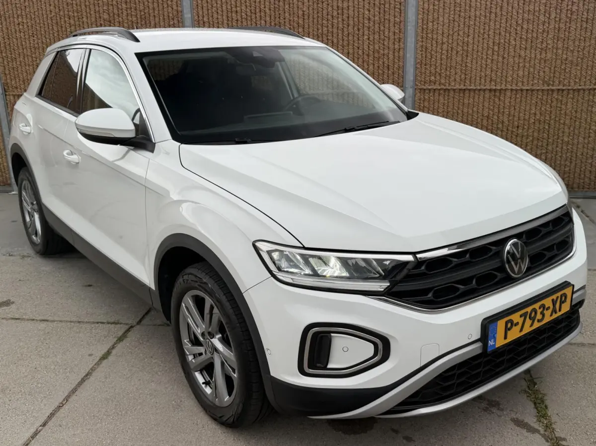 1.0 TSI Life 75 Edition Achteruitrijcamera | LED verlichting | Parkeersensoren voor en achter | Airconditioning | Cruise control adaptief | Apple CarPlay/Android Auto | Rijstrooksensor | DAB