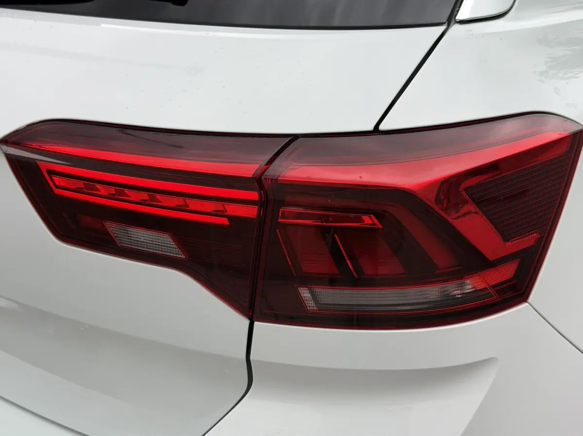 1.0 TSI Life 75 Edition Achteruitrijcamera | LED verlichting | Parkeersensoren voor en achter | Airconditioning | Cruise control adaptief | Apple CarPlay/Android Auto | Rijstrooksensor | DAB