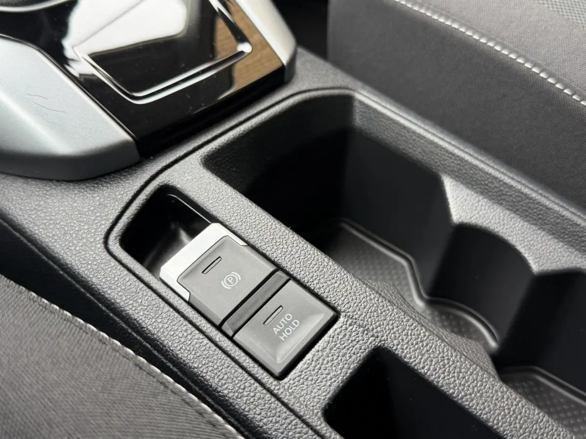 1.0 TSI Life 75 Edition Achteruitrijcamera | LED verlichting | Parkeersensoren voor en achter | Airconditioning | Cruise control adaptief | Apple CarPlay/Android Auto | Rijstrooksensor | DAB
