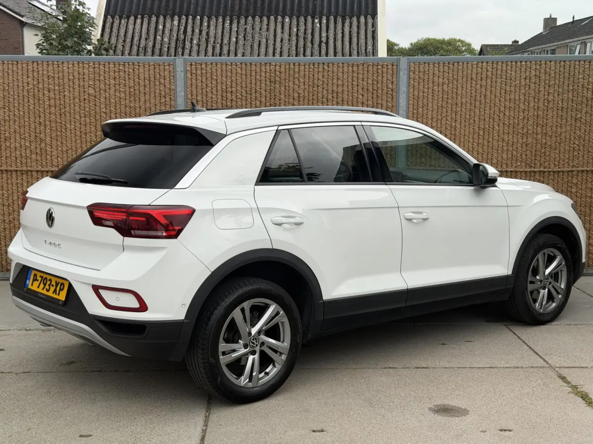1.0 TSI Life 75 Edition Achteruitrijcamera | LED verlichting | Parkeersensoren voor en achter | Airconditioning | Cruise control adaptief | Apple CarPlay/Android Auto | Rijstrooksensor | DAB