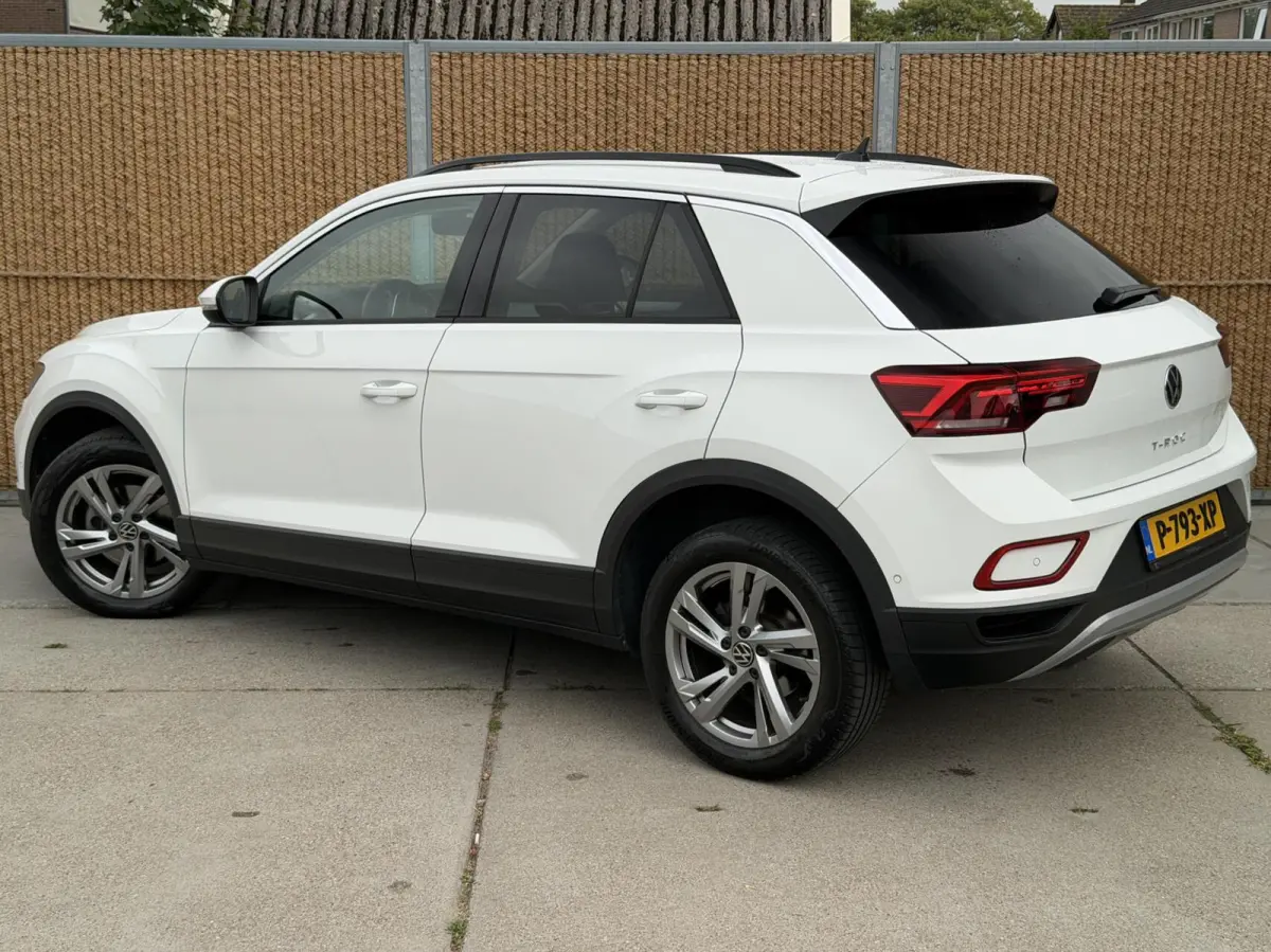 1.0 TSI Life 75 Edition Achteruitrijcamera | LED verlichting | Parkeersensoren voor en achter | Airconditioning | Cruise control adaptief | Apple CarPlay/Android Auto | Rijstrooksensor | DAB
