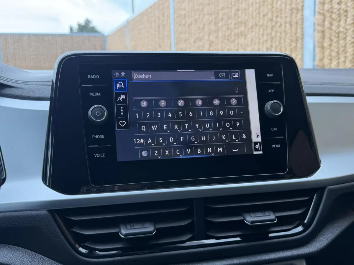 1.0 TSI Life 75 Edition Achteruitrijcamera | LED verlichting | Parkeersensoren voor en achter | Airconditioning | Cruise control adaptief | Apple CarPlay/Android Auto | Rijstrooksensor | DAB
