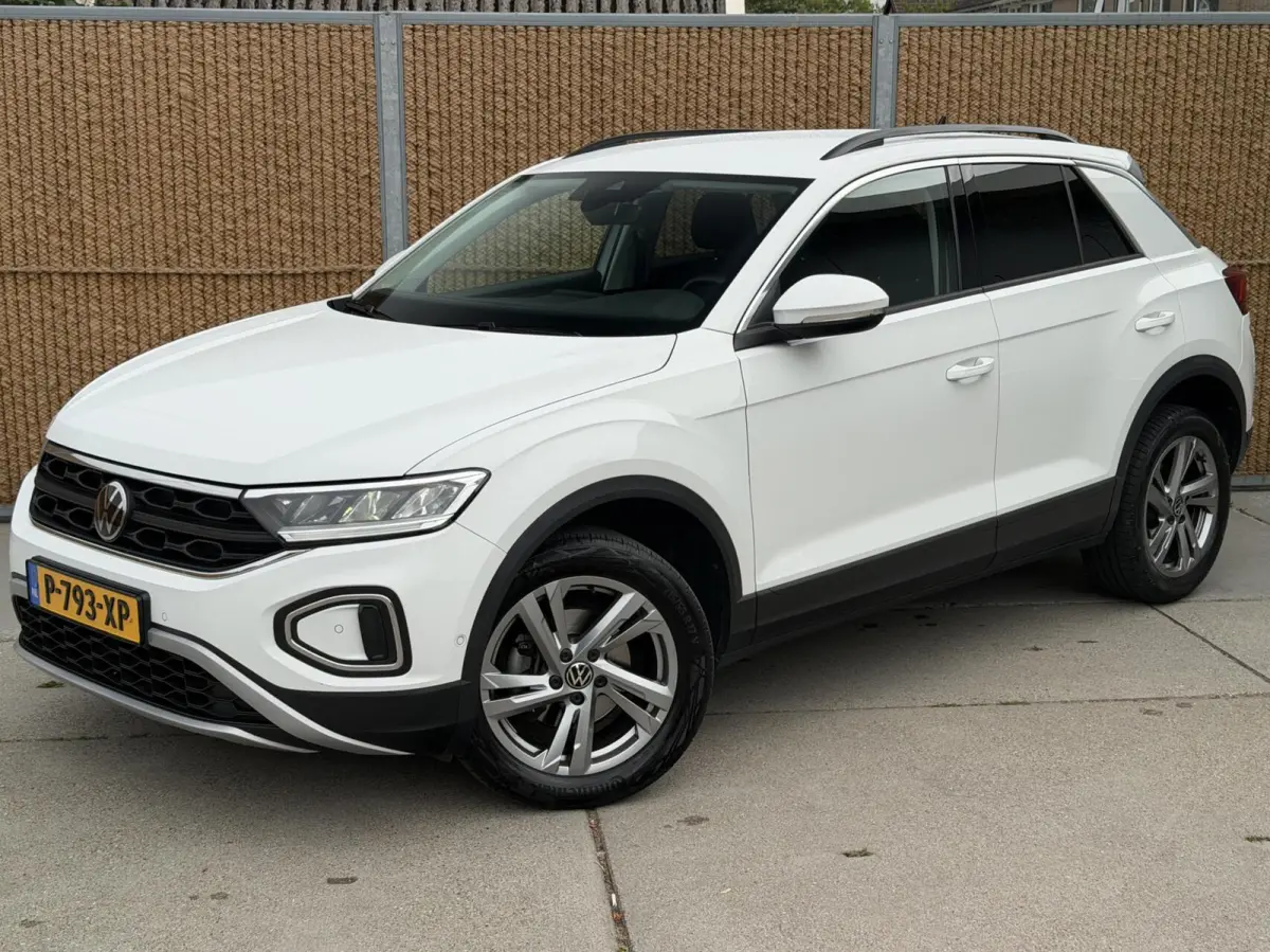 1.0 TSI Life 75 Edition Achteruitrijcamera | LED verlichting | Parkeersensoren voor en achter | Airconditioning | Cruise control adaptief | Apple CarPlay/Android Auto | Rijstrooksensor | DAB