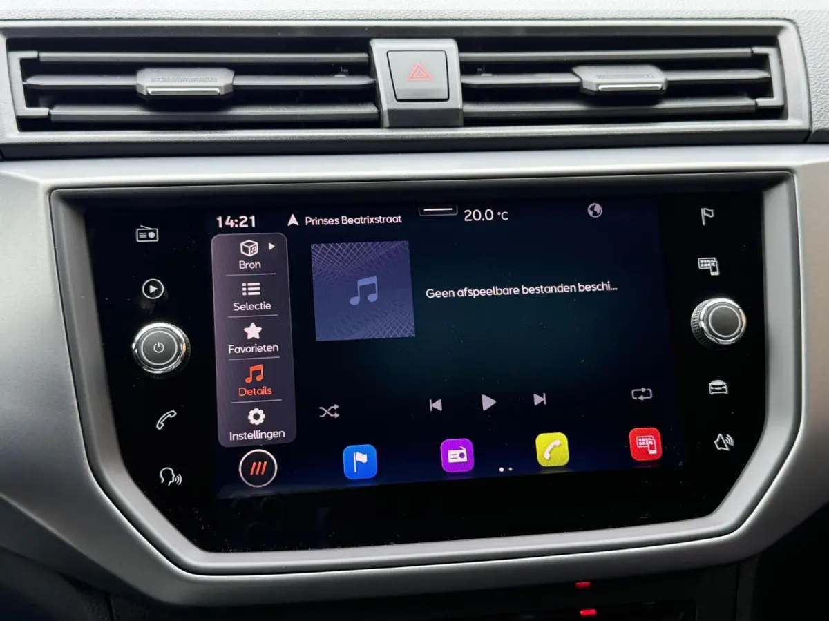 1.0 TSI Style Business Intense Navigatiesysteem | Apple CarPlay/Android Auto | Climate control | Cruise control | Achteruitrijcamera | Parkeersensoren voor en achter | Getint glas