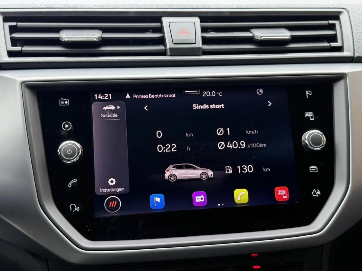 1.0 TSI Style Business Intense Navigatiesysteem | Apple CarPlay/Android Auto | Climate control | Cruise control | Achteruitrijcamera | Parkeersensoren voor en achter | Getint glas