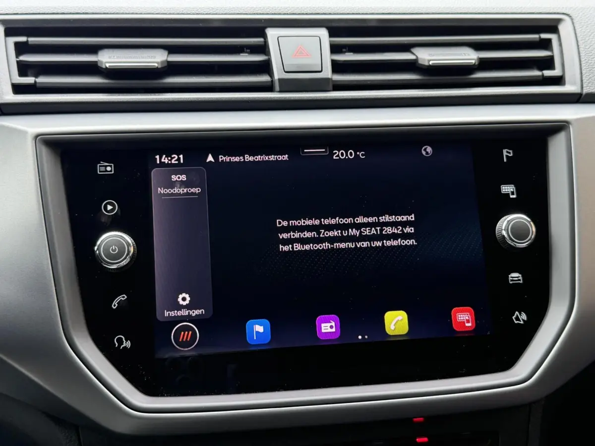 1.0 TSI Style Business Intense Navigatiesysteem | Apple CarPlay/Android Auto | Climate control | Cruise control | Achteruitrijcamera | Parkeersensoren voor en achter | Getint glas