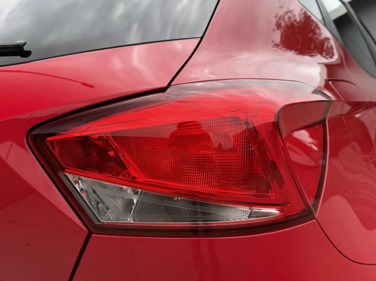 1.0 TSI Style Business Intense Navigatiesysteem | Apple CarPlay/Android Auto | Climate control | Cruise control | Achteruitrijcamera | Parkeersensoren voor en achter | Getint glas