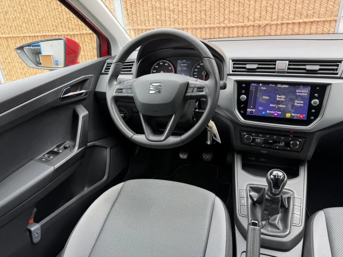 1.0 TSI Style Business Intense Navigatiesysteem | Apple CarPlay/Android Auto | Climate control | Cruise control | Achteruitrijcamera | Parkeersensoren voor en achter | Getint glas