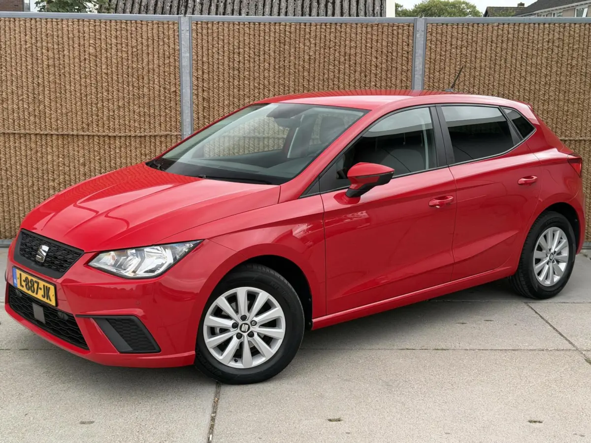 1.0 TSI Style Business Intense Navigatiesysteem | Apple CarPlay/Android Auto | Climate control | Cruise control | Achteruitrijcamera | Parkeersensoren voor en achter | Getint glas