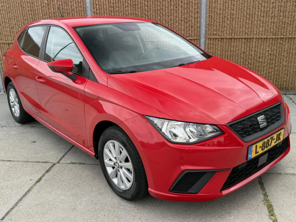 1.0 TSI Style Business Intense Navigatiesysteem | Apple CarPlay/Android Auto | Climate control | Cruise control | Achteruitrijcamera | Parkeersensoren voor en achter | Getint glas