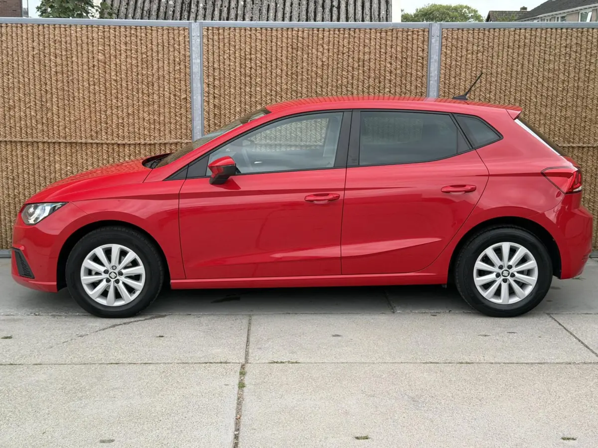 1.0 TSI Style Business Intense Navigatiesysteem | Apple CarPlay/Android Auto | Climate control | Cruise control | Achteruitrijcamera | Parkeersensoren voor en achter | Getint glas