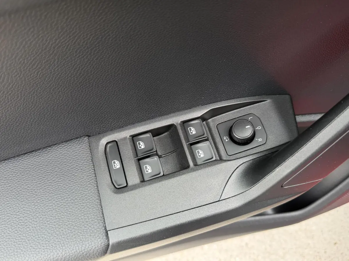 1.0 TSI Style Business Intense Navigatiesysteem | Apple CarPlay/Android Auto | Climate control | Cruise control | Achteruitrijcamera | Parkeersensoren voor en achter | Getint glas