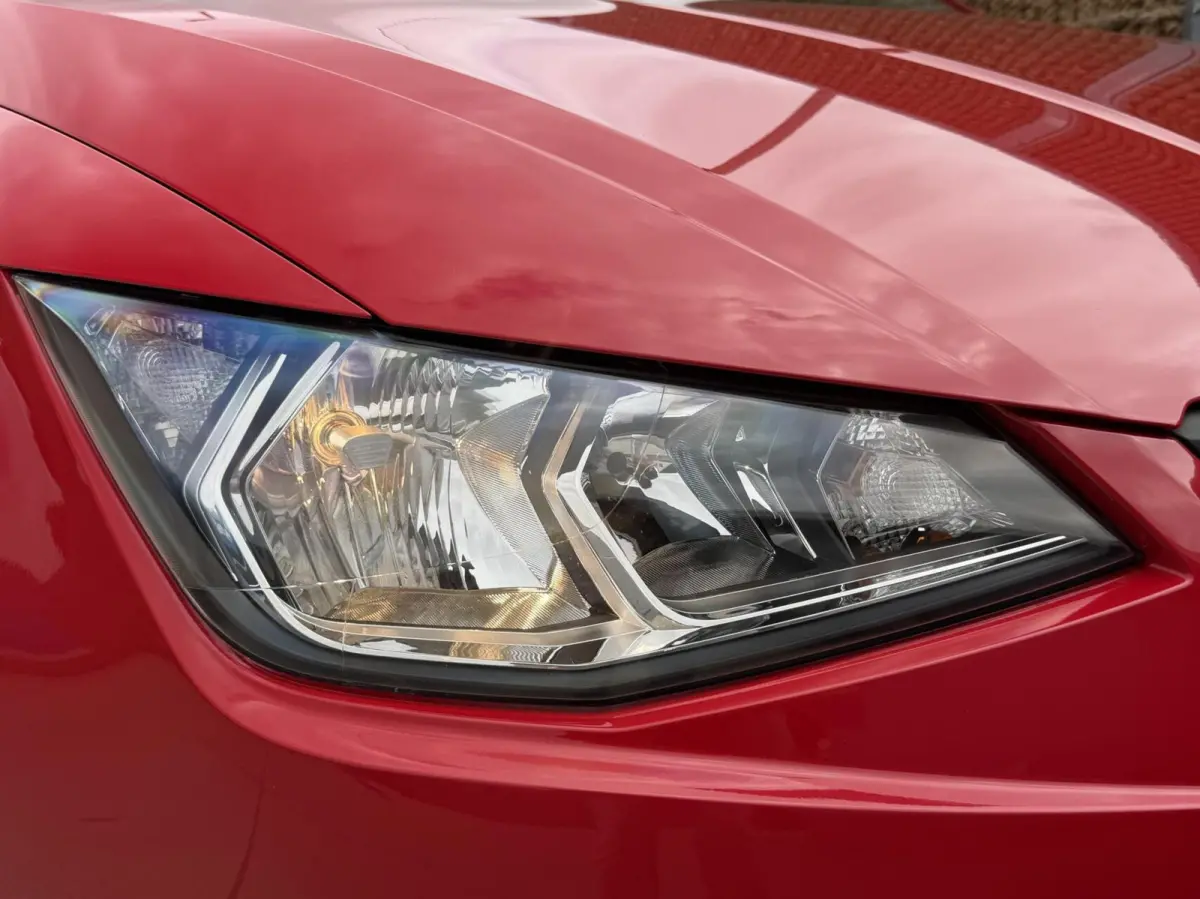 1.0 TSI Style Business Intense Navigatiesysteem | Apple CarPlay/Android Auto | Climate control | Cruise control | Achteruitrijcamera | Parkeersensoren voor en achter | Getint glas