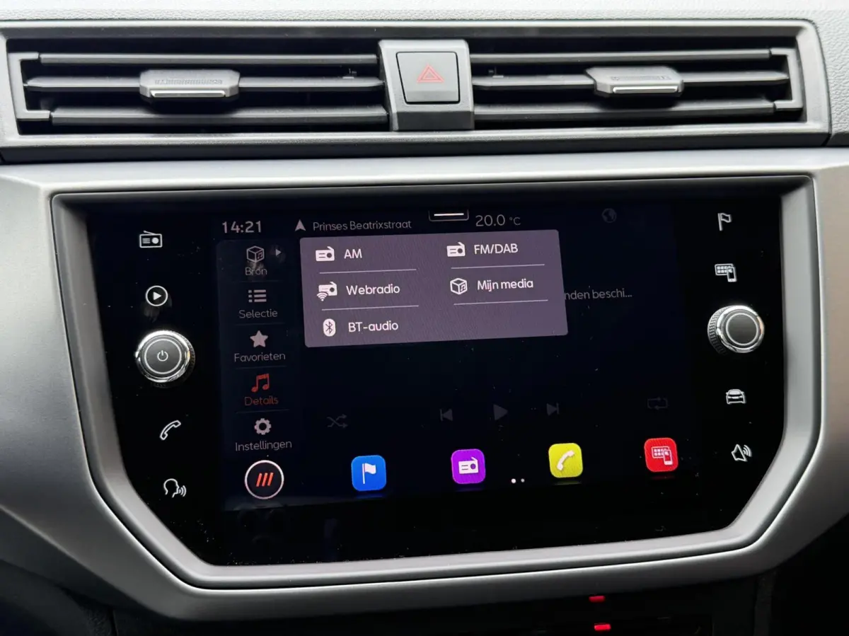 1.0 TSI Style Business Intense Navigatiesysteem | Apple CarPlay/Android Auto | Climate control | Cruise control | Achteruitrijcamera | Parkeersensoren voor en achter | Getint glas