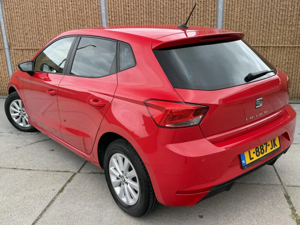 1.0 TSI Style Business Intense Navigatiesysteem | Apple CarPlay/Android Auto | Climate control | Cruise control | Achteruitrijcamera | Parkeersensoren voor en achter | Getint glas