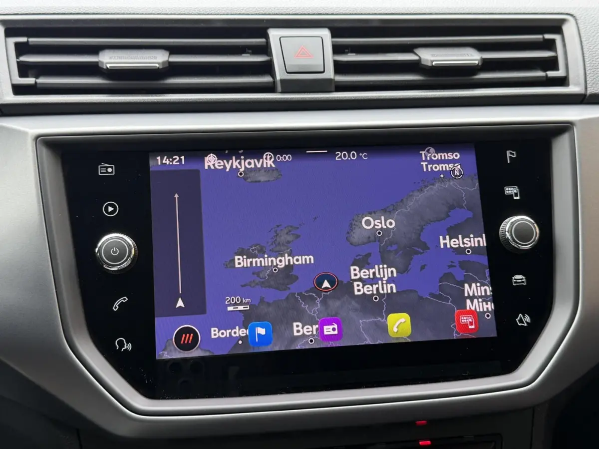 1.0 TSI Style Business Intense Navigatiesysteem | Apple CarPlay/Android Auto | Climate control | Cruise control | Achteruitrijcamera | Parkeersensoren voor en achter | Getint glas