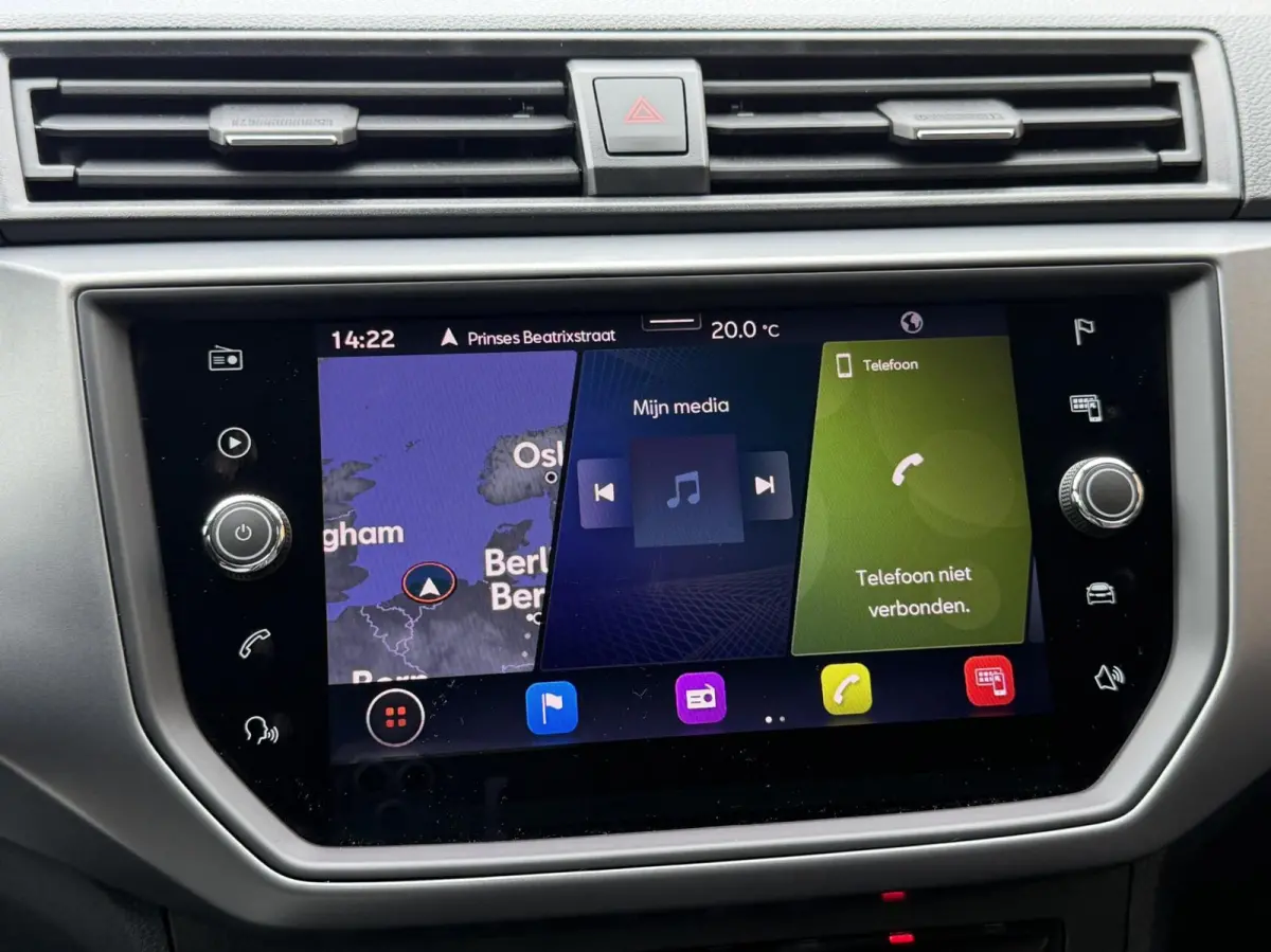 1.0 TSI Style Business Intense Navigatiesysteem | Apple CarPlay/Android Auto | Climate control | Cruise control | Achteruitrijcamera | Parkeersensoren voor en achter | Getint glas