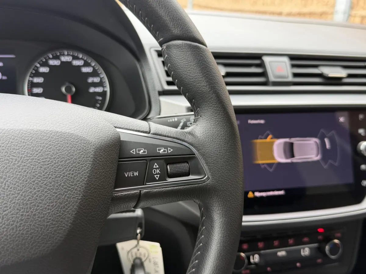 1.0 TSI Style Business Intense Navigatiesysteem | Apple CarPlay/Android Auto | Climate control | Cruise control | Achteruitrijcamera | Parkeersensoren voor en achter | Getint glas