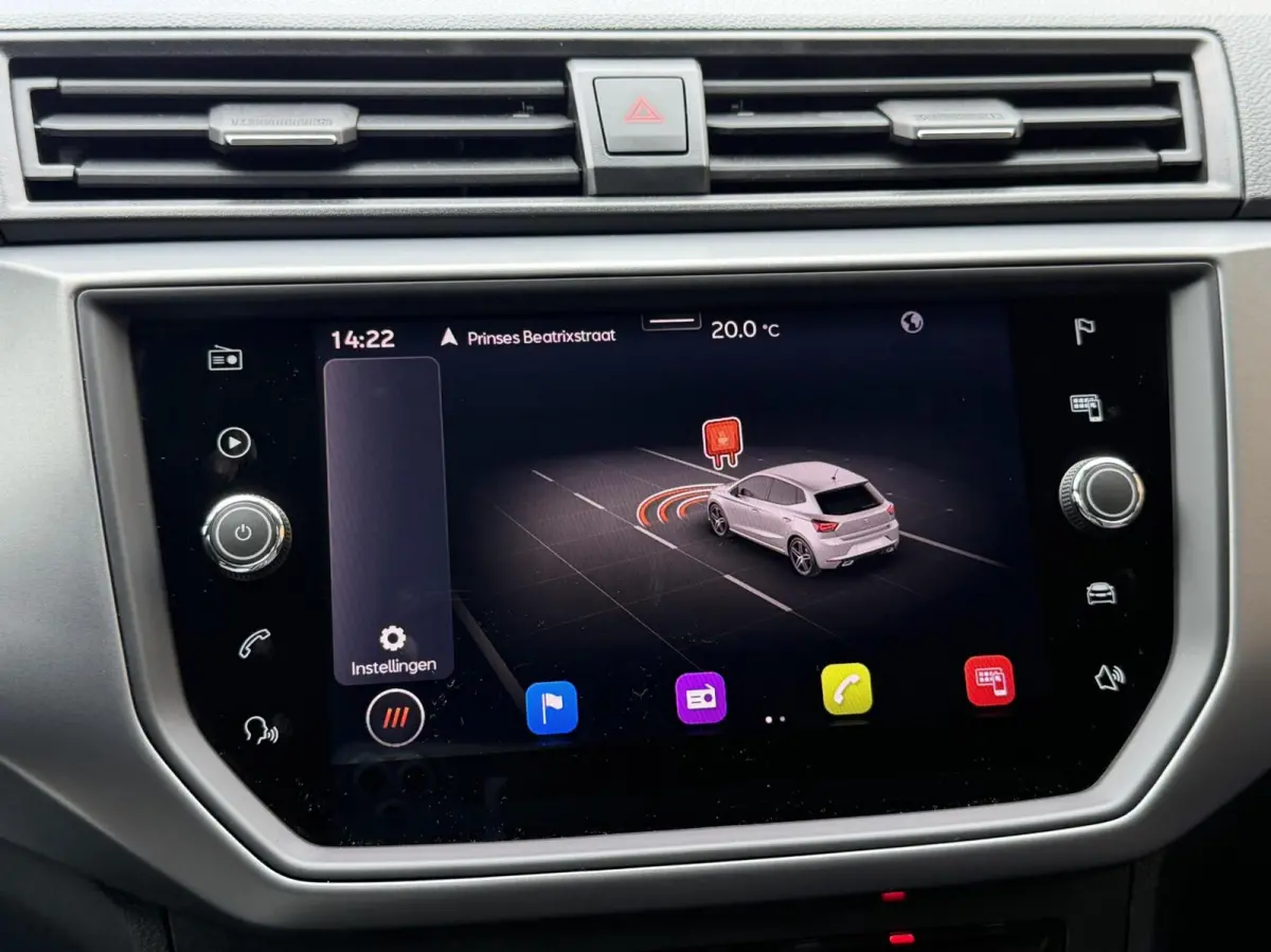 1.0 TSI Style Business Intense Navigatiesysteem | Apple CarPlay/Android Auto | Climate control | Cruise control | Achteruitrijcamera | Parkeersensoren voor en achter | Getint glas