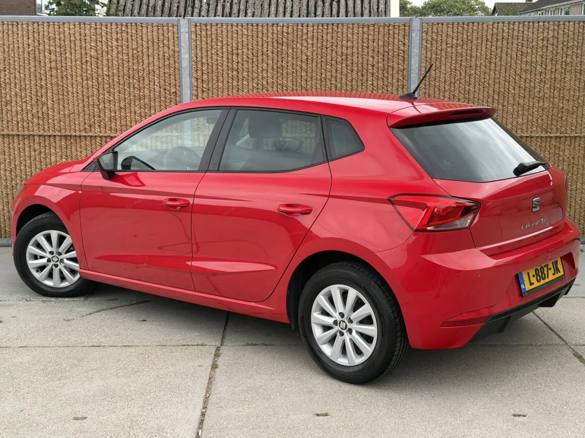 1.0 TSI Style Business Intense Navigatiesysteem | Apple CarPlay/Android Auto | Climate control | Cruise control | Achteruitrijcamera | Parkeersensoren voor en achter | Getint glas
