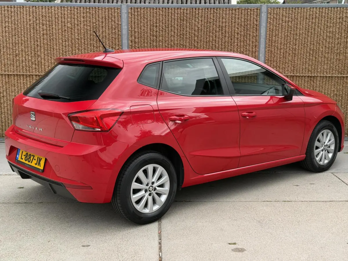 1.0 TSI Style Business Intense Navigatiesysteem | Apple CarPlay/Android Auto | Climate control | Cruise control | Achteruitrijcamera | Parkeersensoren voor en achter | Getint glas