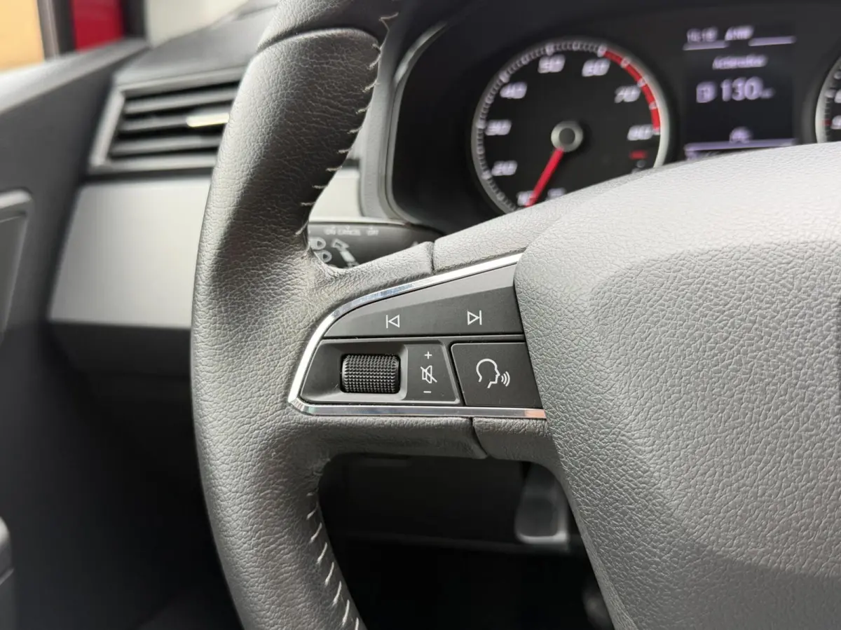 1.0 TSI Style Business Intense Navigatiesysteem | Apple CarPlay/Android Auto | Climate control | Cruise control | Achteruitrijcamera | Parkeersensoren voor en achter | Getint glas