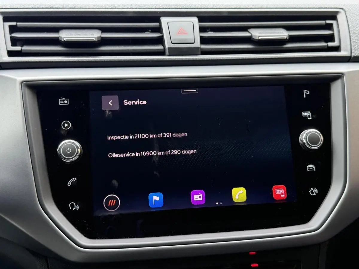1.0 TSI Style Business Intense Navigatiesysteem | Apple CarPlay/Android Auto | Climate control | Cruise control | Achteruitrijcamera | Parkeersensoren voor en achter | Getint glas