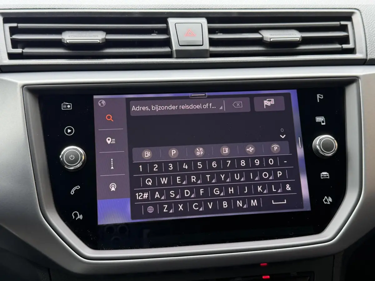 1.0 TSI Style Business Intense Navigatiesysteem | Apple CarPlay/Android Auto | Climate control | Cruise control | Achteruitrijcamera | Parkeersensoren voor en achter | Getint glas