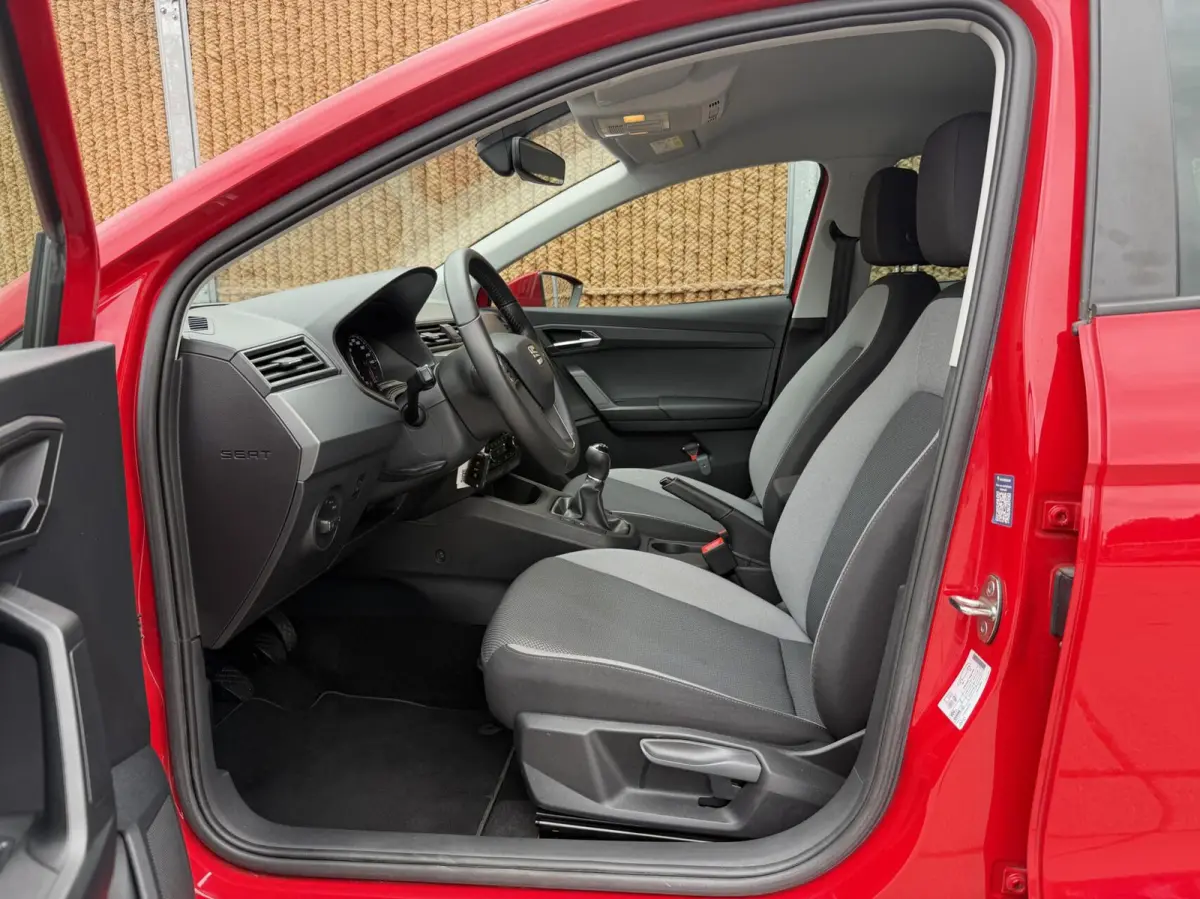 1.0 TSI Style Business Intense Navigatiesysteem | Apple CarPlay/Android Auto | Climate control | Cruise control | Achteruitrijcamera | Parkeersensoren voor en achter | Getint glas