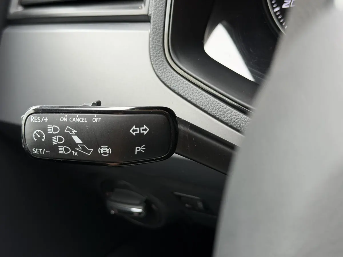 1.0 TSI Style Business Intense Navigatiesysteem | Apple CarPlay/Android Auto | Climate control | Cruise control | Achteruitrijcamera | Parkeersensoren voor en achter | Getint glas