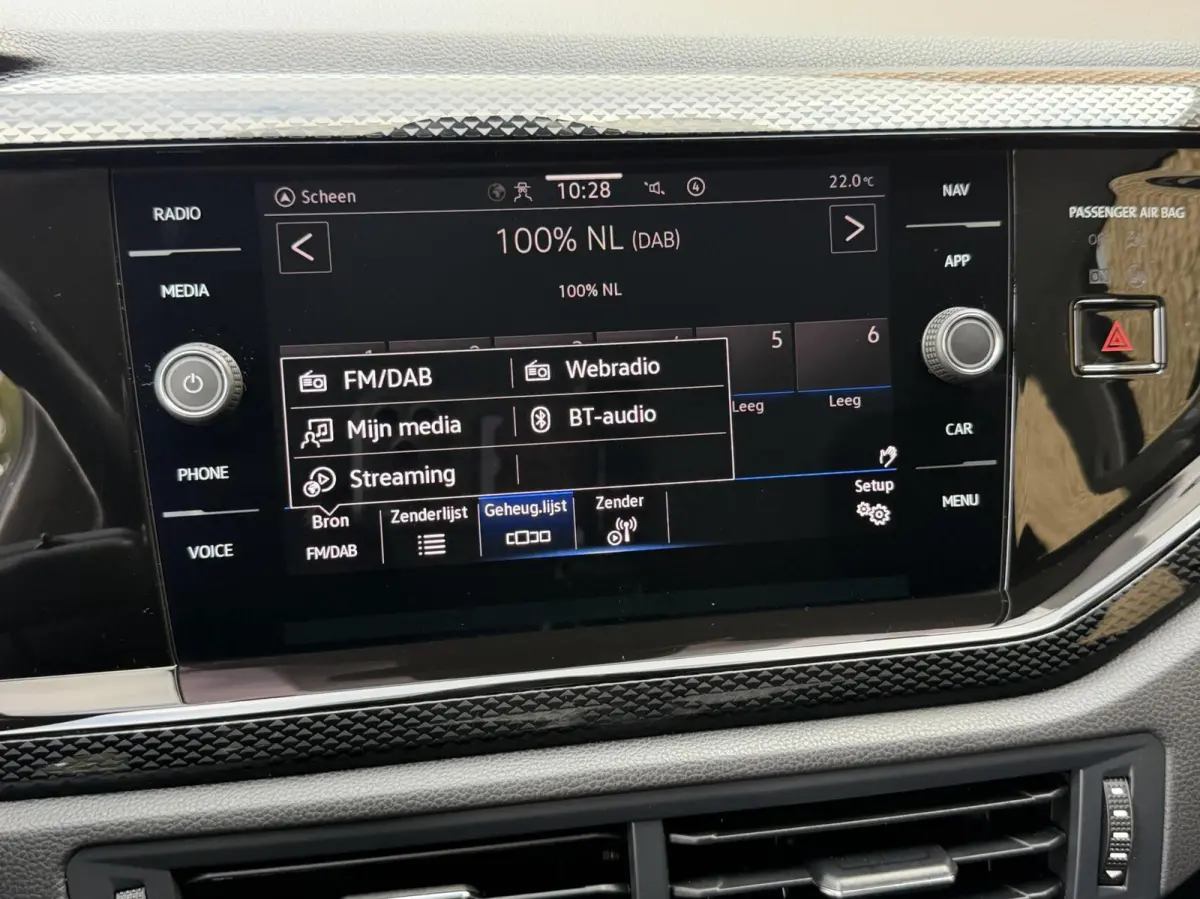1.0 TSI Life Navigatiesysteem | Digitale cockpit | Airconditioning | Cruise control adaptief | LED koplampen | Rijstrooksensor | Apple CarPlay/Android Auto | DAB ontvanger