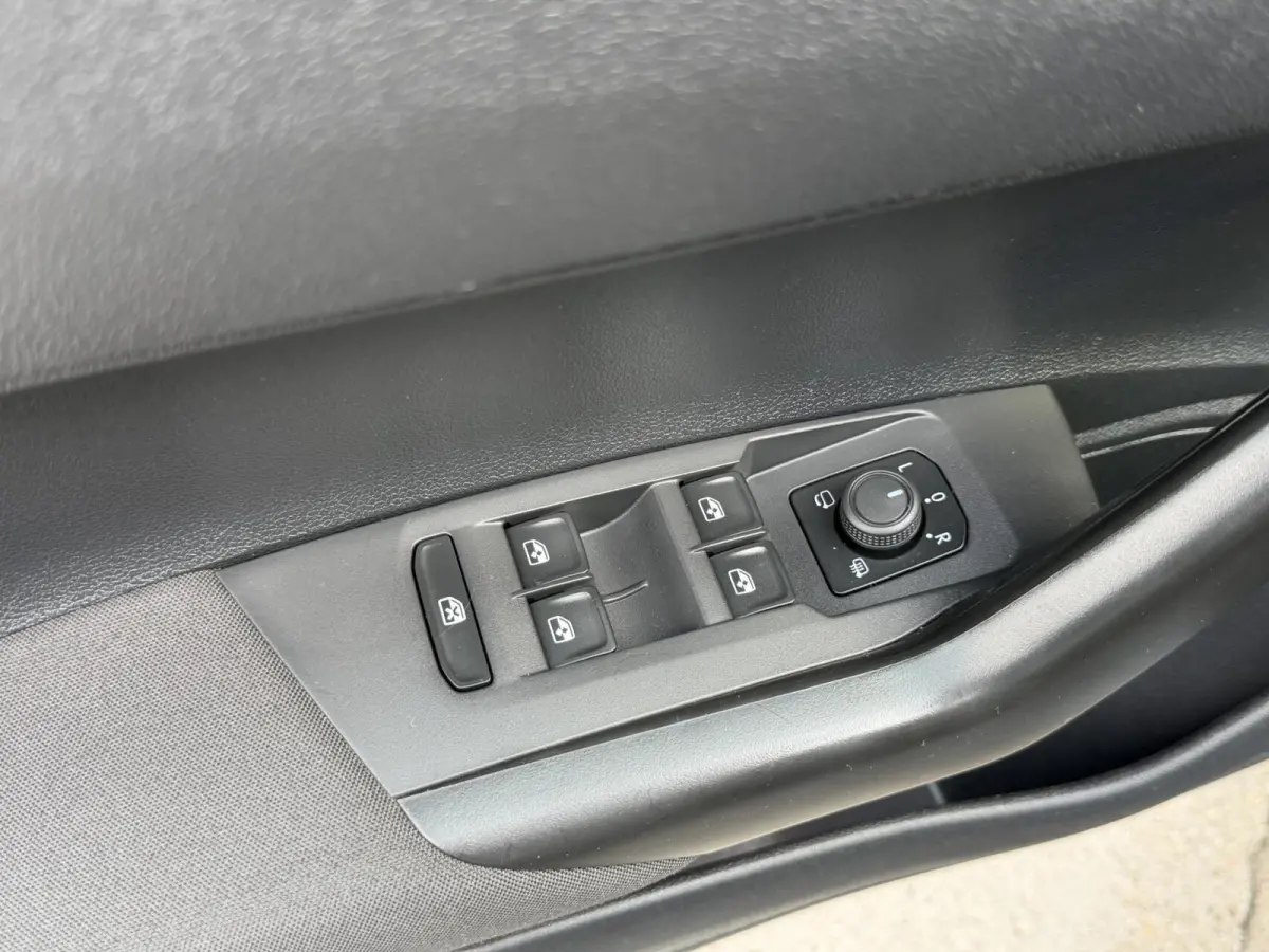 1.0 TSI Life Navigatiesysteem | Digitale cockpit | Airconditioning | Cruise control adaptief | LED koplampen | Rijstrooksensor | Apple CarPlay/Android Auto | DAB ontvanger
