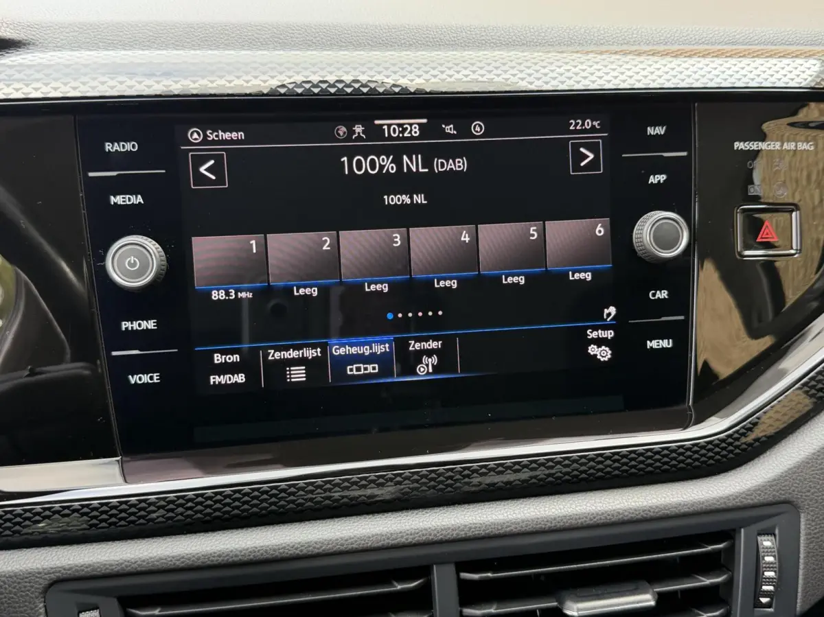 1.0 TSI Life Navigatiesysteem | Digitale cockpit | Airconditioning | Cruise control adaptief | LED koplampen | Rijstrooksensor | Apple CarPlay/Android Auto | DAB ontvanger