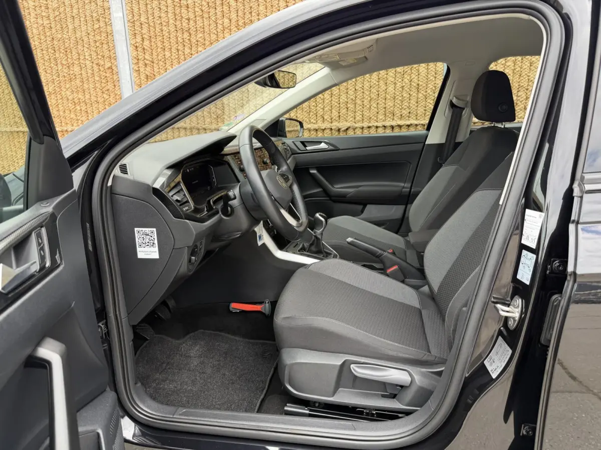 1.0 TSI Life Navigatiesysteem | Digitale cockpit | Airconditioning | Cruise control adaptief | LED koplampen | Rijstrooksensor | Apple CarPlay/Android Auto | DAB ontvanger