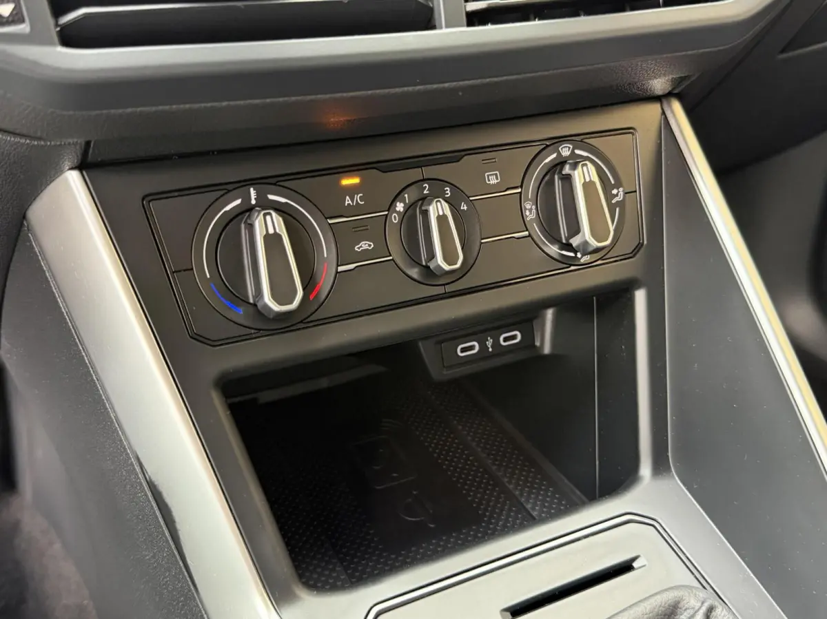 1.0 TSI Life Navigatiesysteem | Digitale cockpit | Airconditioning | Cruise control adaptief | LED koplampen | Rijstrooksensor | Apple CarPlay/Android Auto | DAB ontvanger