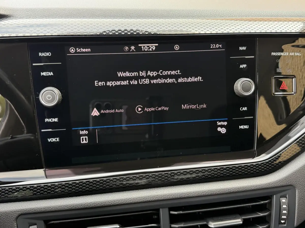 1.0 TSI Life Navigatiesysteem | Digitale cockpit | Airconditioning | Cruise control adaptief | LED koplampen | Rijstrooksensor | Apple CarPlay/Android Auto | DAB ontvanger