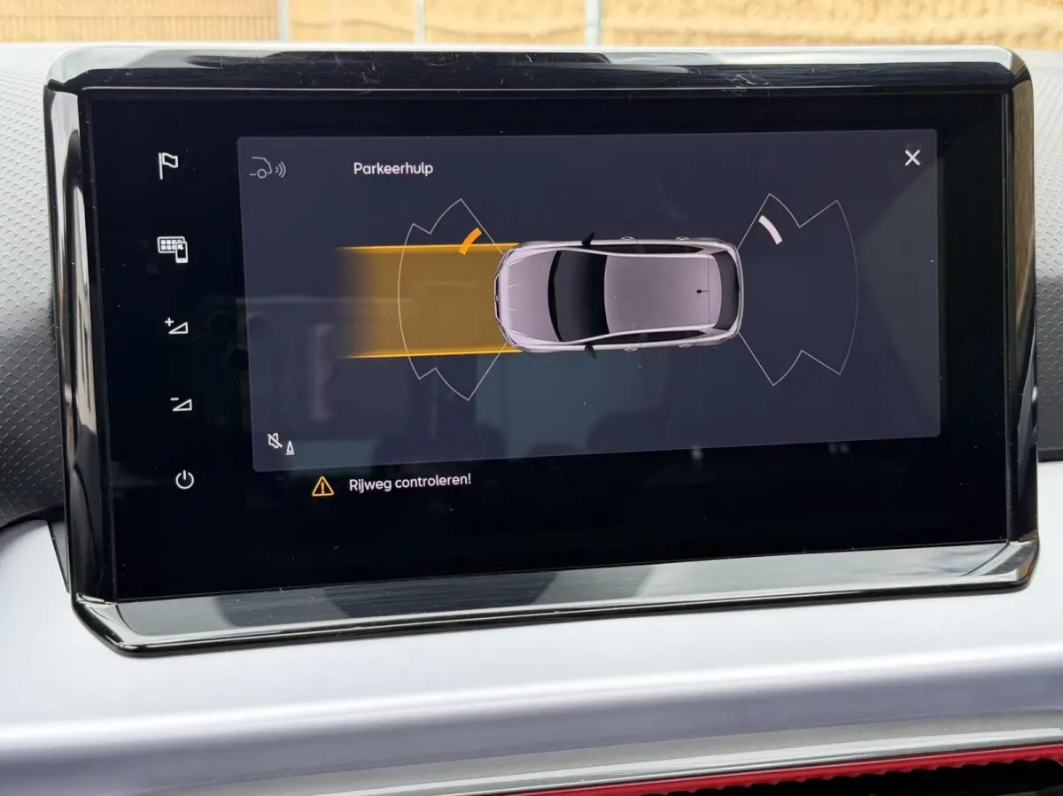 1.0 EcoTSI FR Plus Panoramadak | Stoelverwarming | LED verlichting | Climate control | Cruise control adaptief | Navigatiesysteem | Rijstrooksensor | Achteruitrijcamera