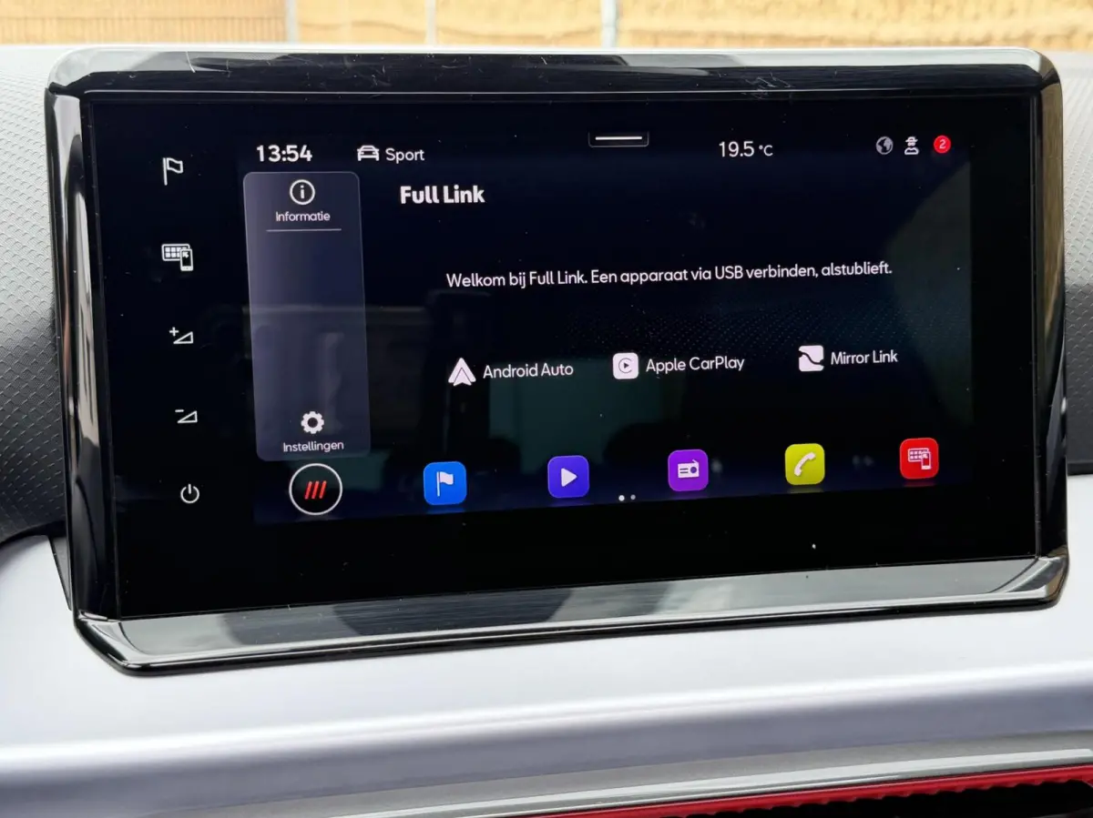 1.0 EcoTSI FR Plus Panoramadak | Stoelverwarming | LED verlichting | Climate control | Cruise control adaptief | Navigatiesysteem | Rijstrooksensor | Achteruitrijcamera
