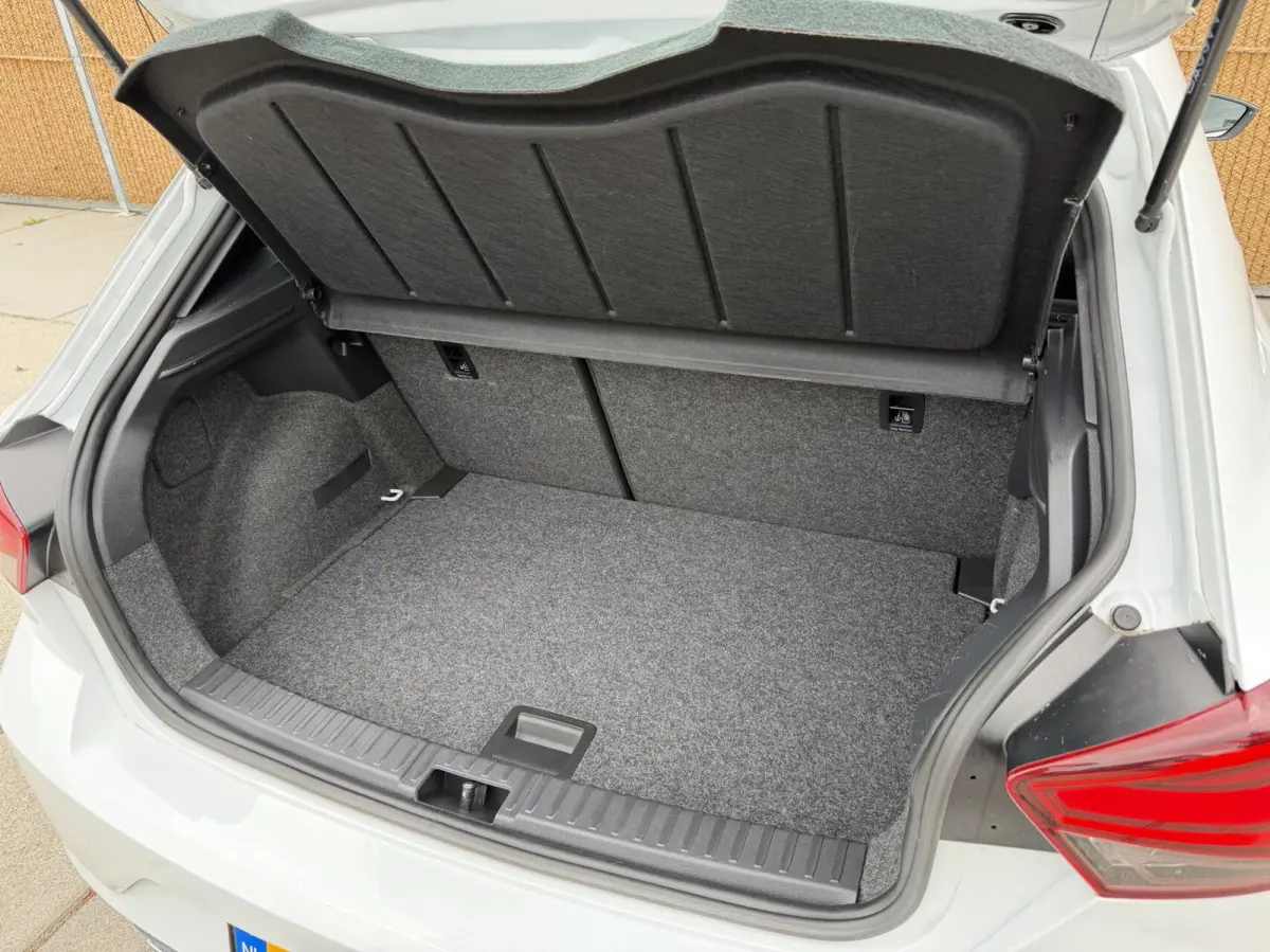 1.0 EcoTSI FR Plus Panoramadak | Stoelverwarming | LED verlichting | Climate control | Cruise control adaptief | Navigatiesysteem | Rijstrooksensor | Achteruitrijcamera